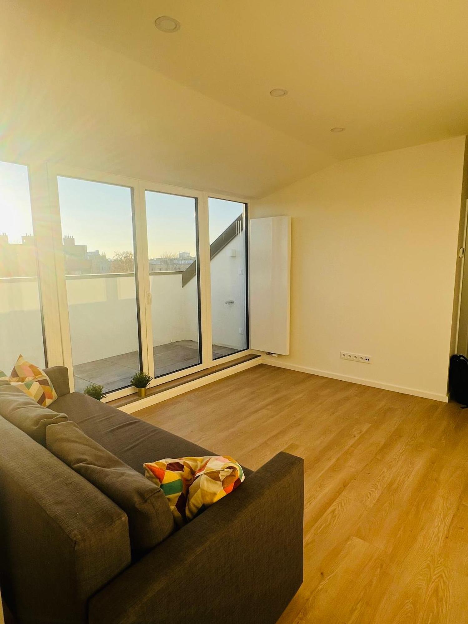New Sunny Rooftop With A Terrace 10-15 Minutes Drive From Centre Appartement *