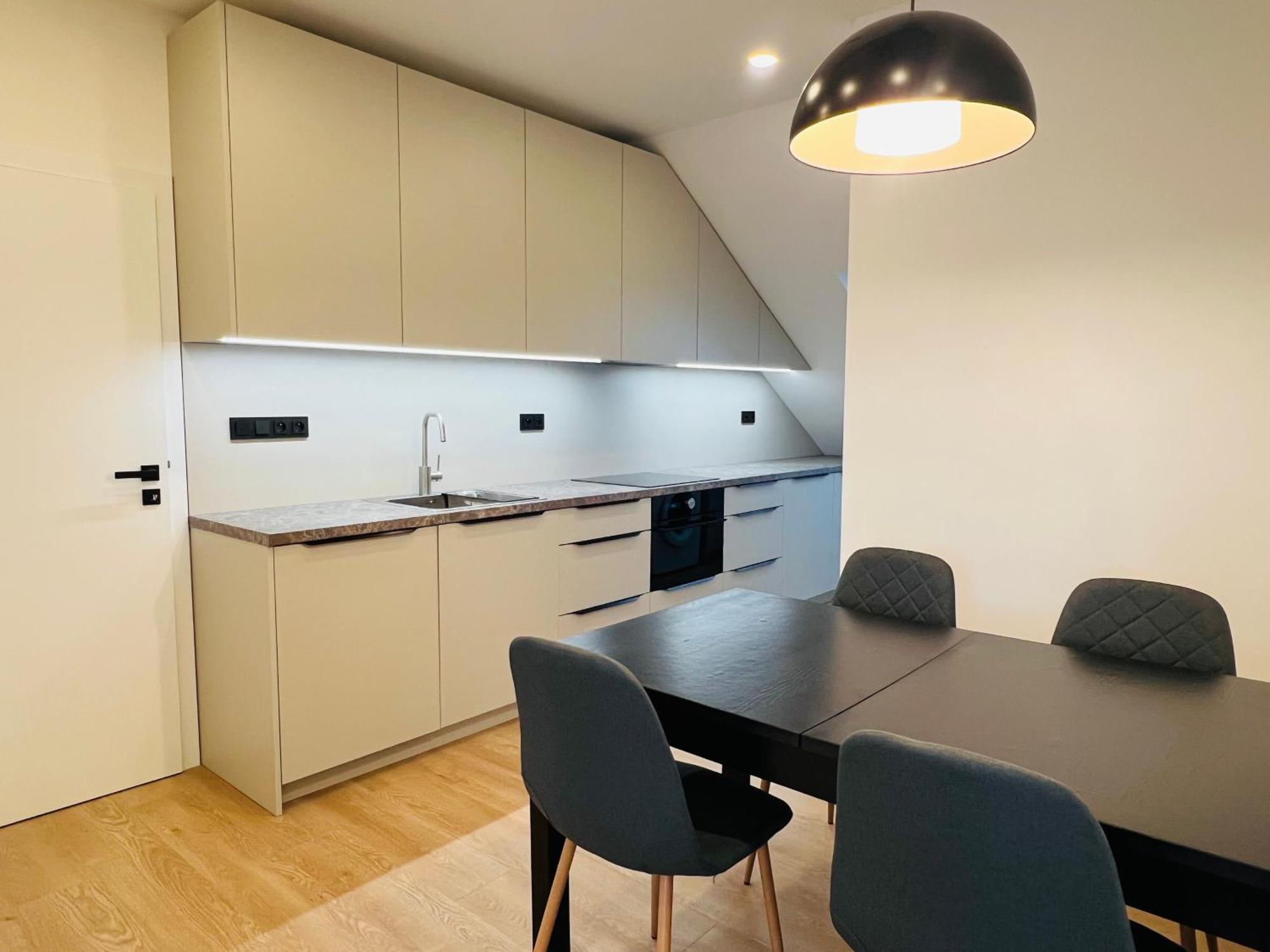 New Sunny Rooftop With A Terrace 10-15 Minutes Drive From Centre Prague