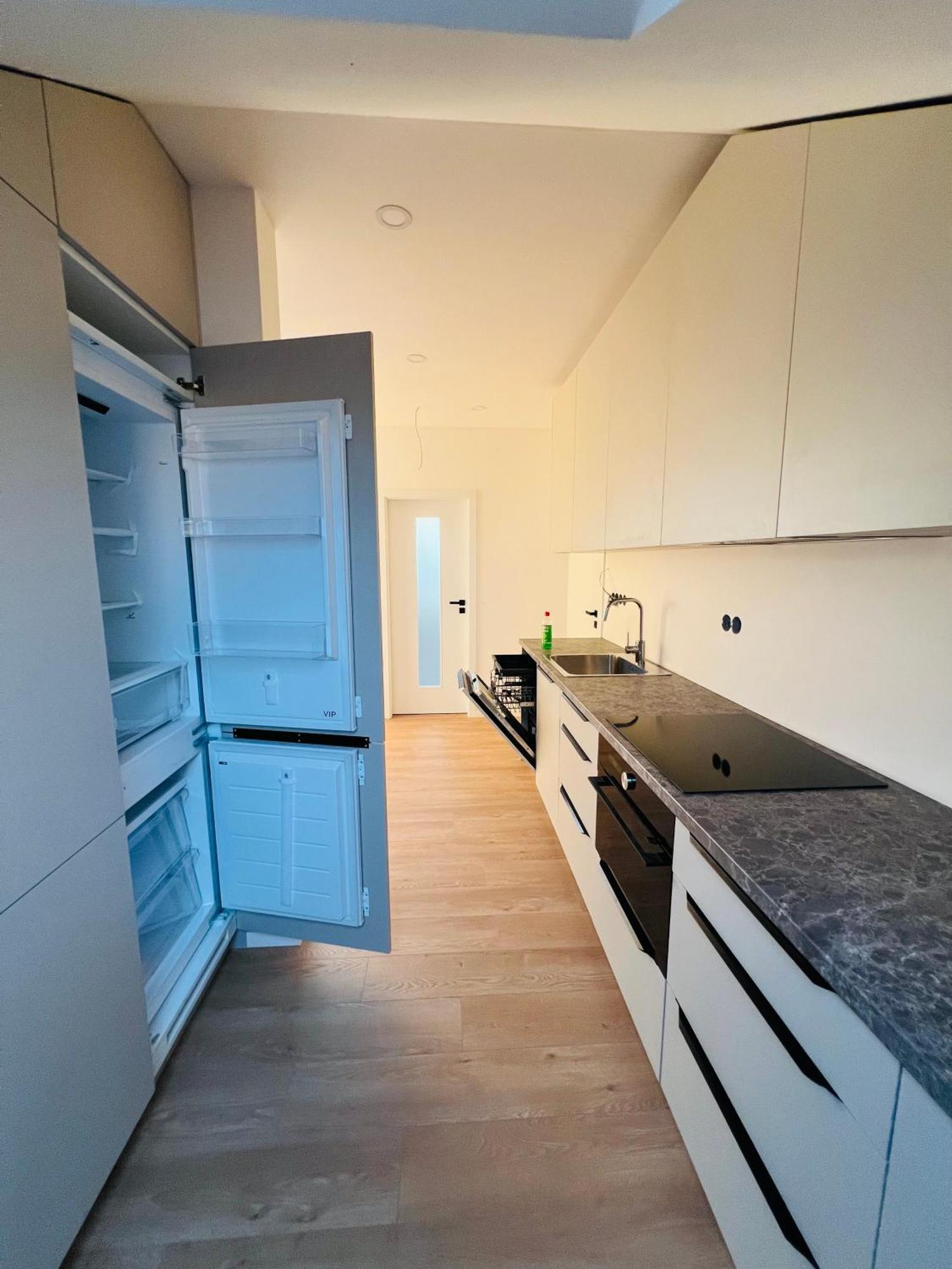 Apartment New Sunny Rooftop With A Terrace 10-15 Minutes Drive From Centre