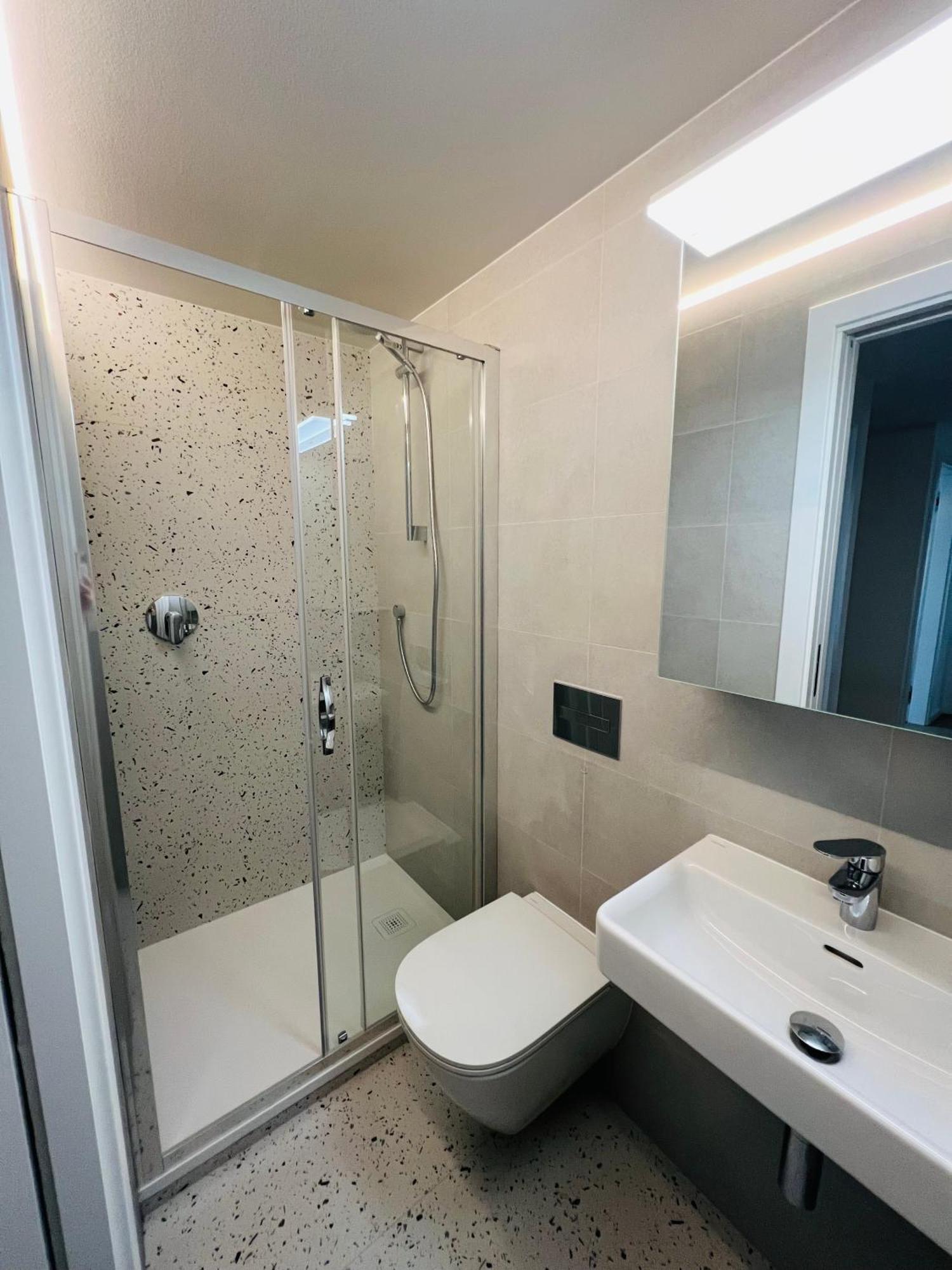 New Sunny Rooftop With A Terrace 10-15 Minutes Drive From Centre Apartment *